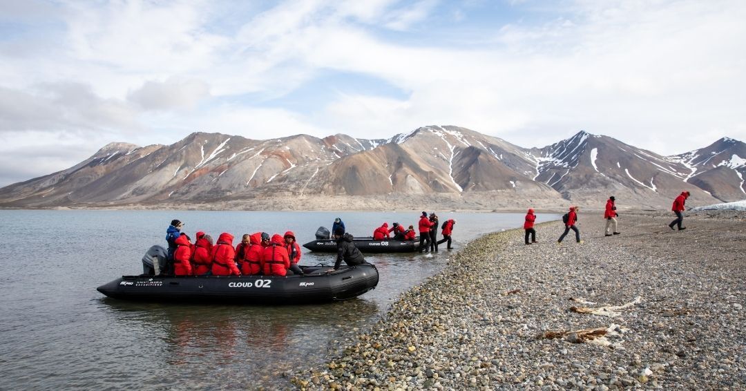 Silversea is known for adventurous expeditions in the world's most secluded places. ๐ฃ๐ง
Float through mountains and glaciers with expert guides in Norway with Silversea Cruises next year. ๐ #TravelBetter #Silversea #Norway